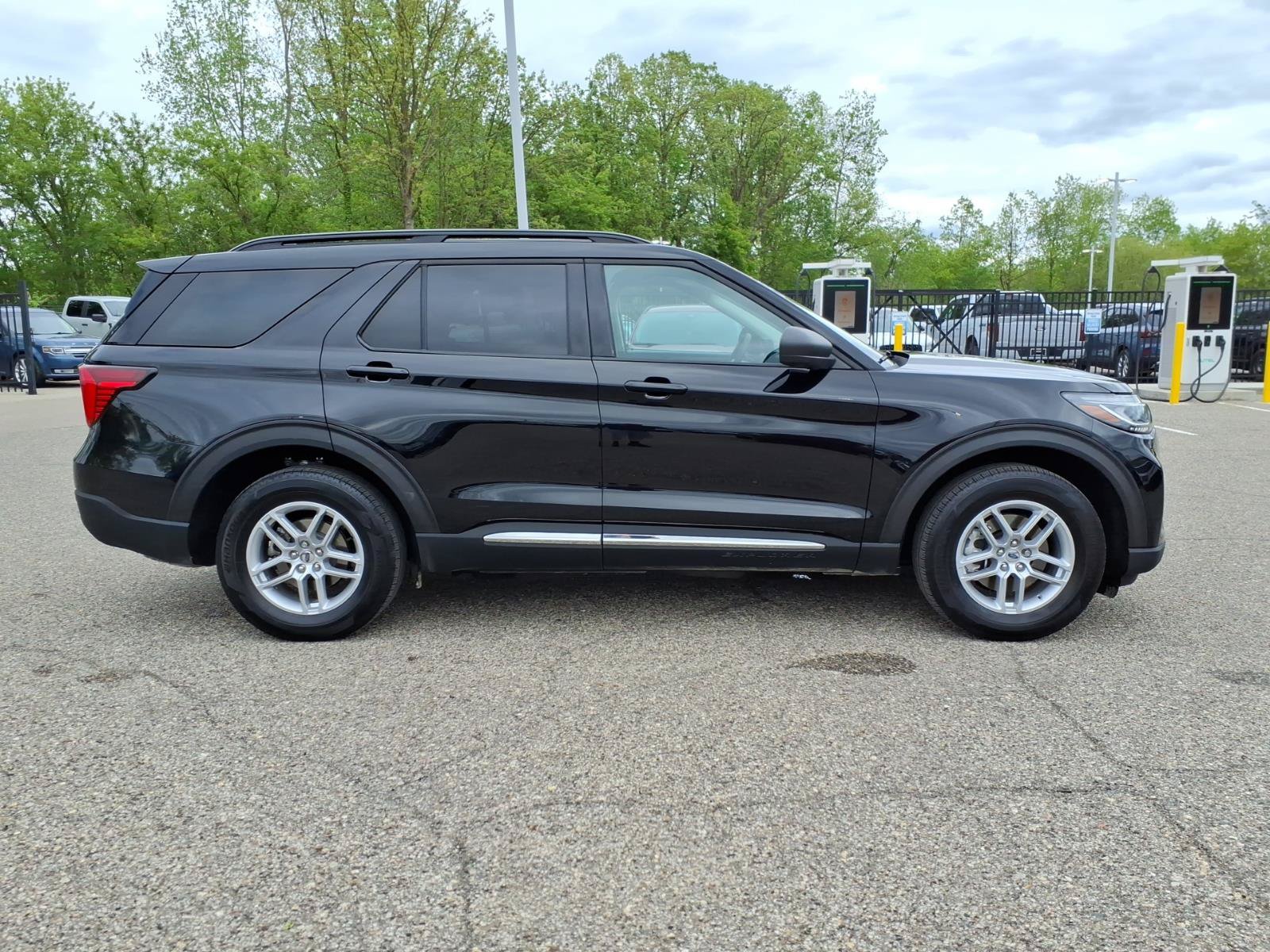 Certified 2025 Ford Explorer Active AWD/4WD image 9