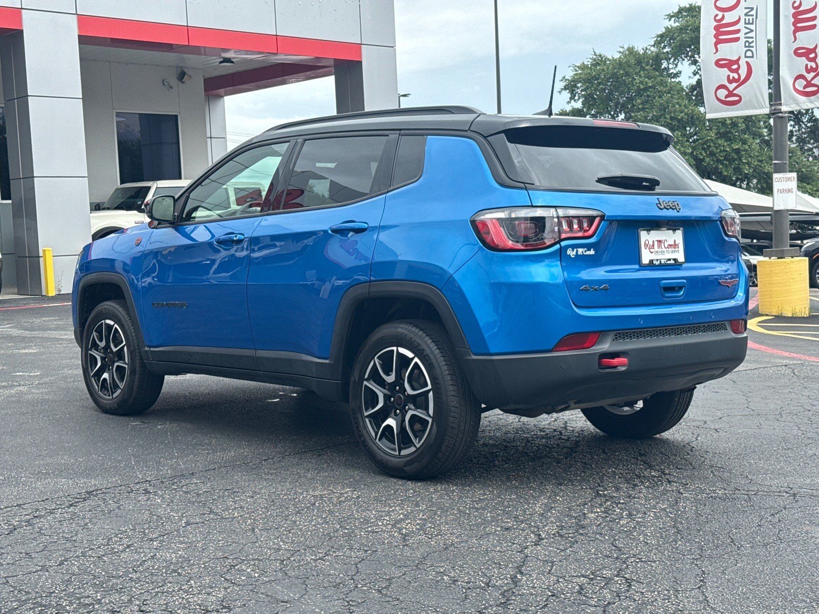 Used 2025 Jeep Compass Trailhawk AWD/4WD image 8