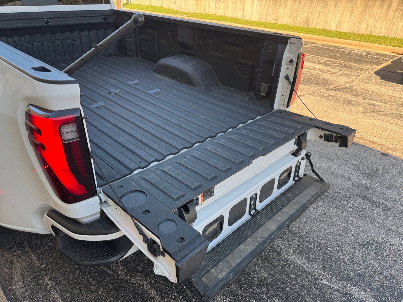 Used 2024 GMC Sierra 3500 Denali w/ Denali Reserve Package AWD/4WD image 19