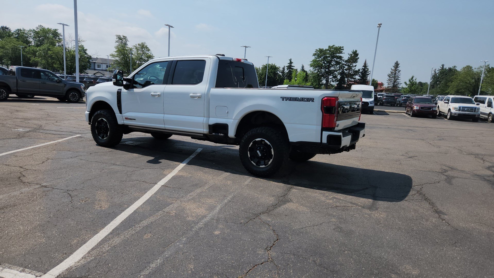 Certified 2025 Ford F250 Platinum w/ Tremor Off-Road Package AWD/4WD image 6