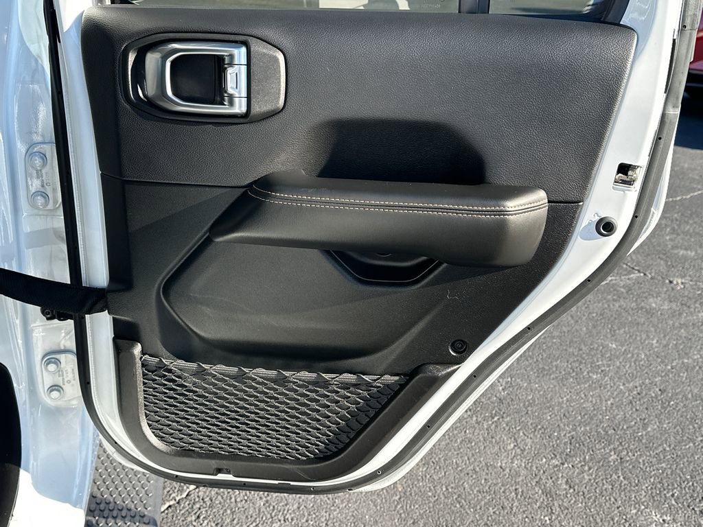 Used 2024 Jeep Wrangler Sahara image 15