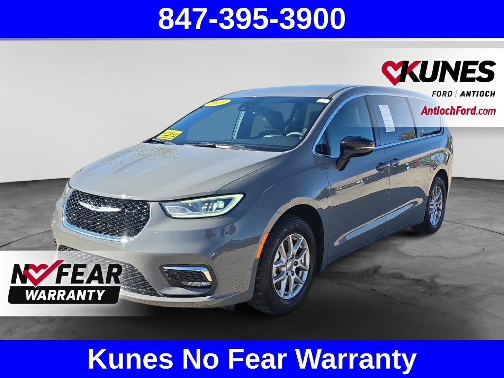 Used 2025 Chrysler Pacifica Select FWD image 5