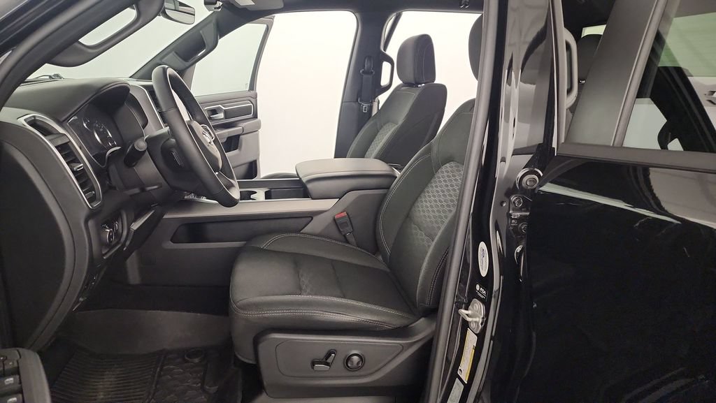 Used 2025 RAM 1500 Big Horn AWD/4WD image 14