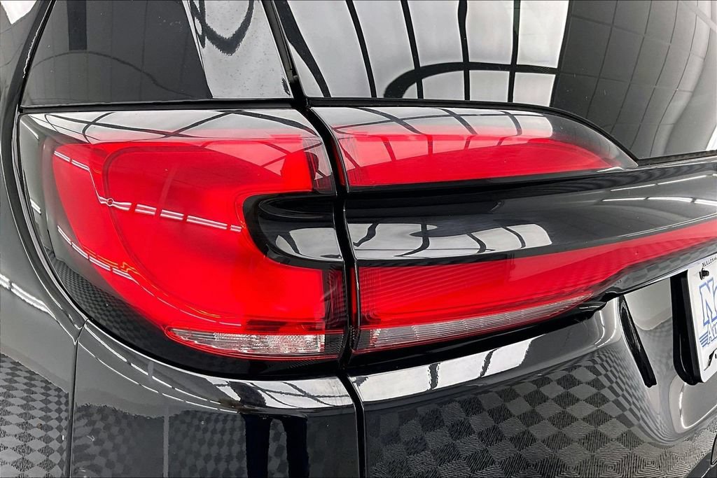 Used 2024 Chrysler Pacifica Touring-L FWD image 31