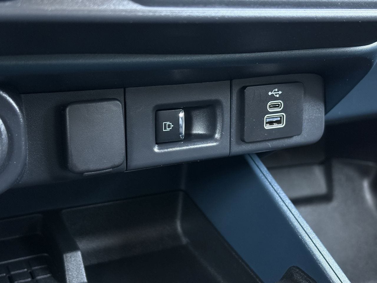 Certified 2025 Ford Maverick Lariat AWD/4WD image 22