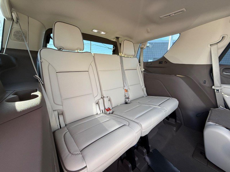 Used 2024 GMC Yukon Denali w/ Advanced Technology Package AWD/4WD image 14