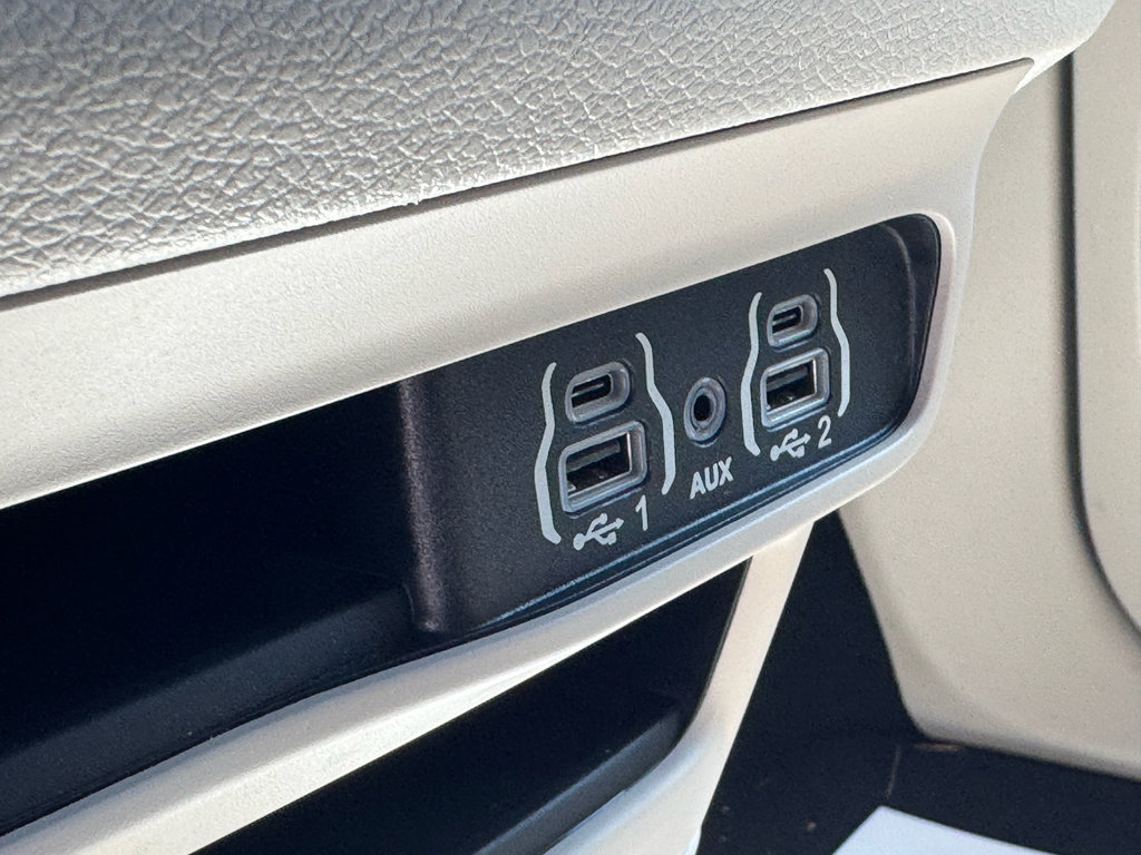 Used 2023 Chrysler Pacifica Touring-L FWD image 30