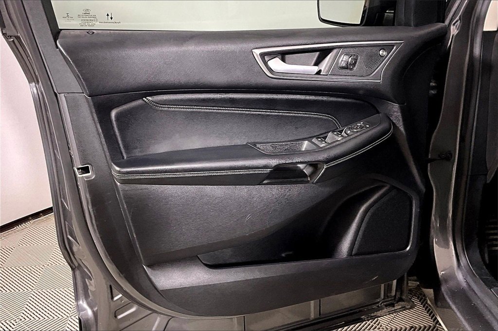 Certified 2021 Ford Edge Titanium image 18