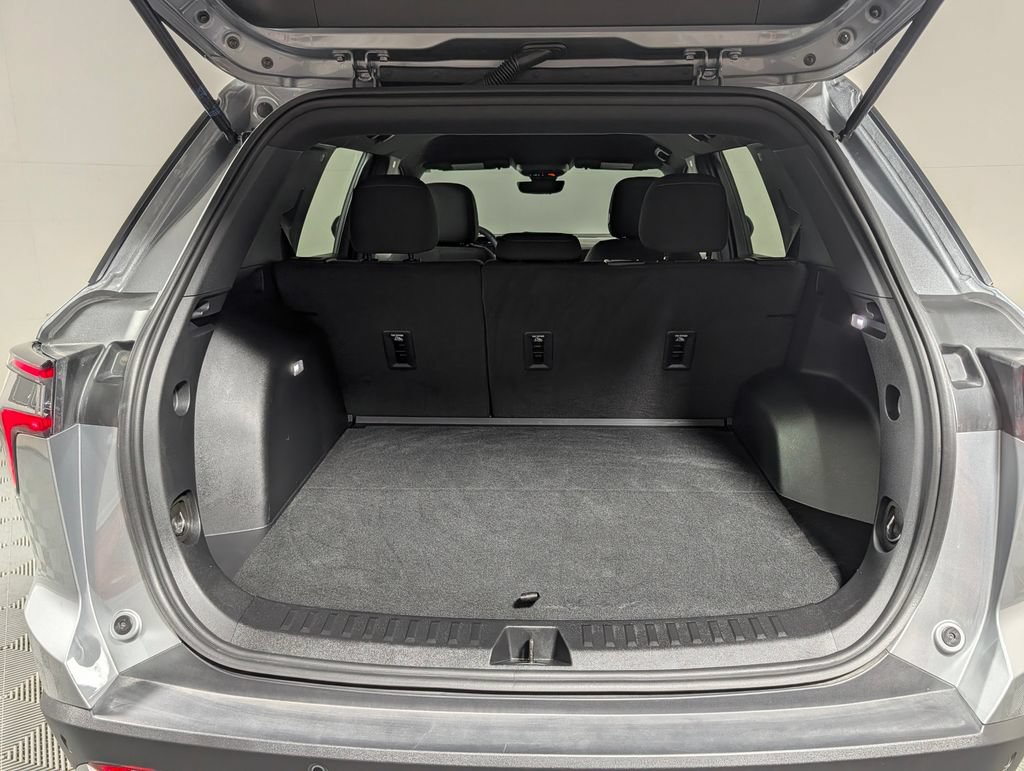 Used 2025 Chevrolet Equinox LT w/ Safety and Technology Package FWD image 7