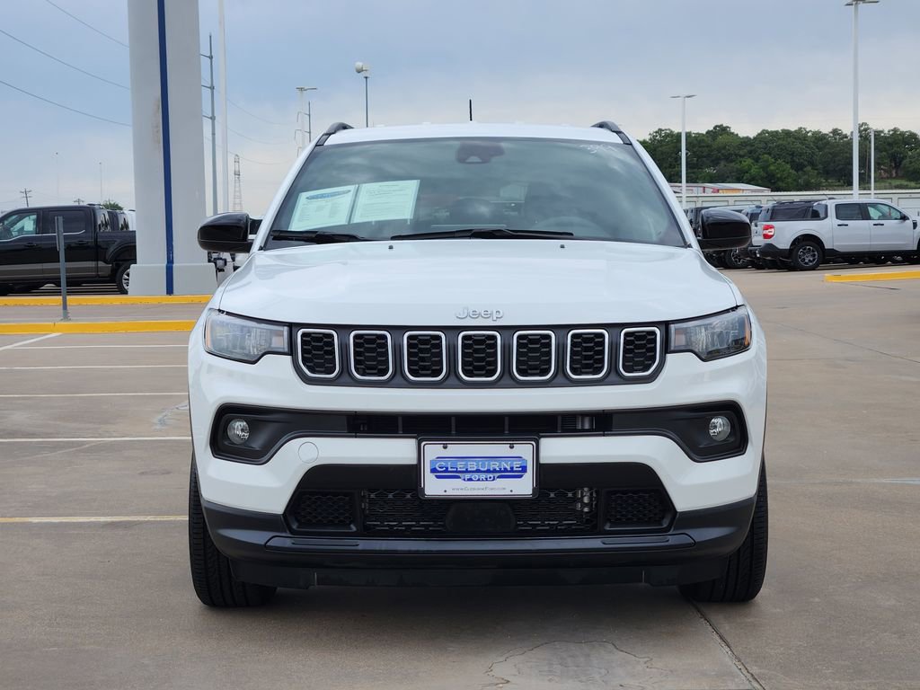Used 2024 Jeep Compass Latitude AWD/4WD image 2