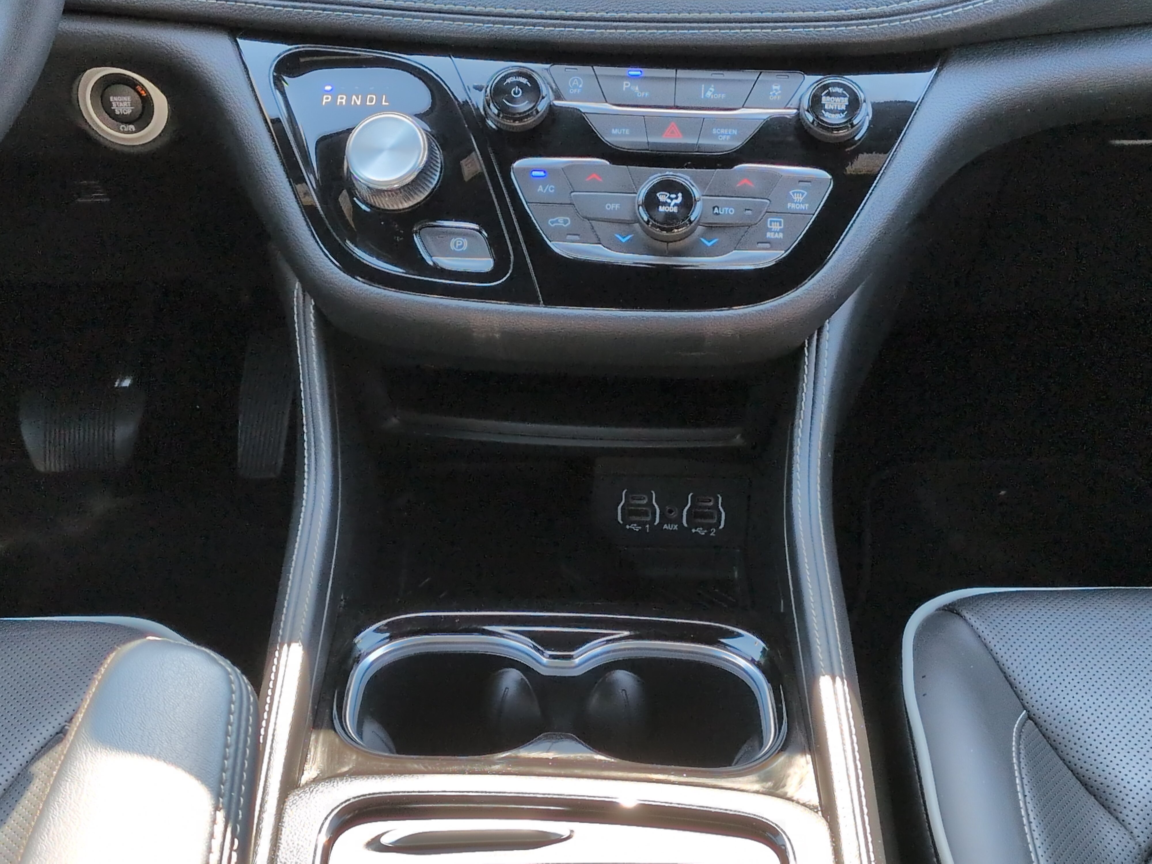 Used 2025 Chrysler Pacifica Limited FWD image 17