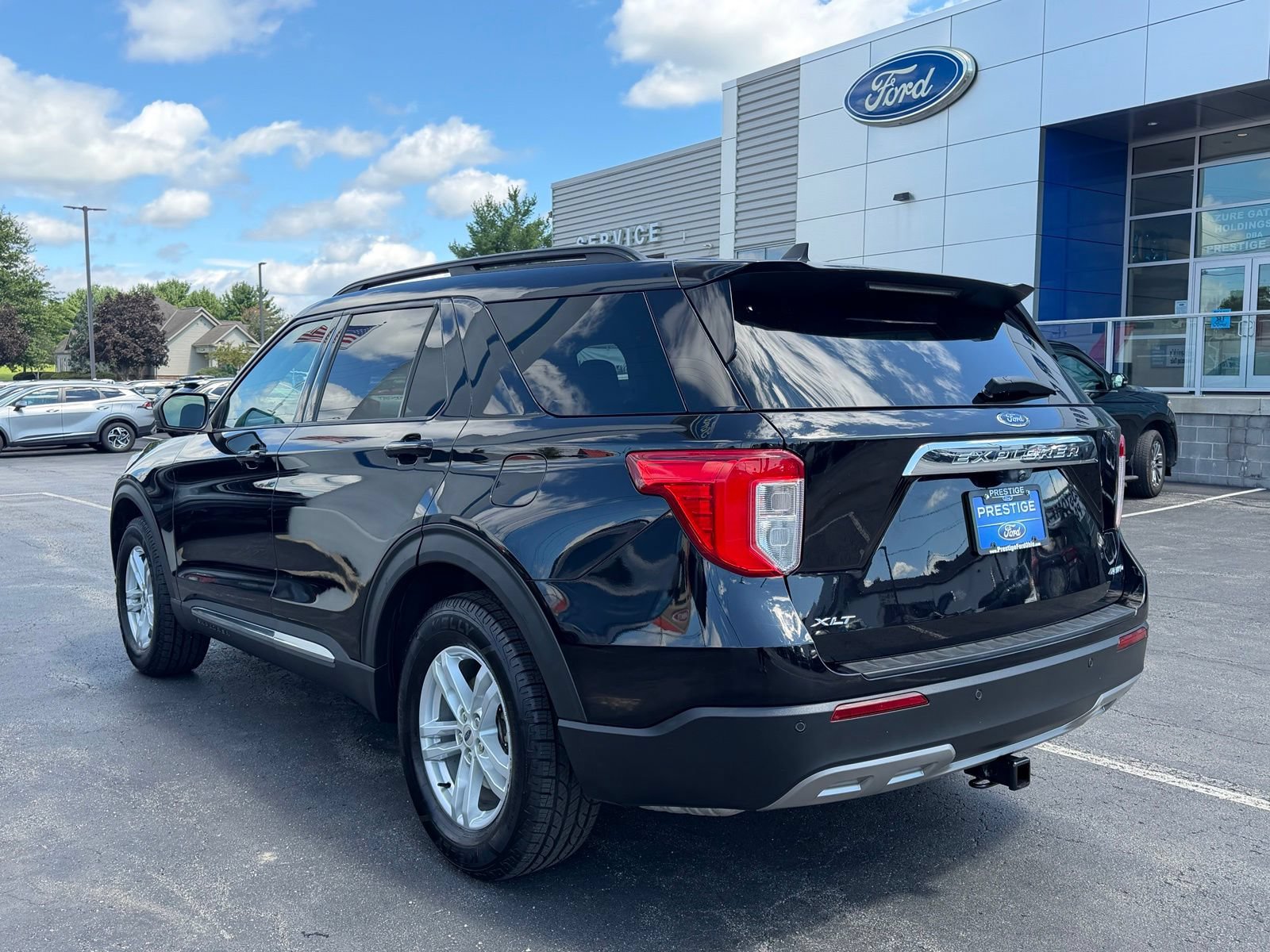 Certified 2022 Ford Explorer XLT w/ Equipment Group 202A AWD/4WD image 6