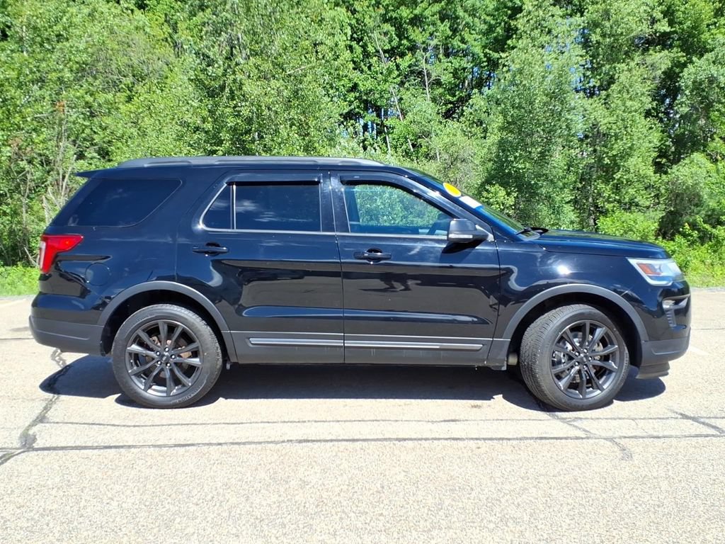 Certified 2018 Ford Explorer XLT w/ Equipment Group 202A AWD/4WD image 3
