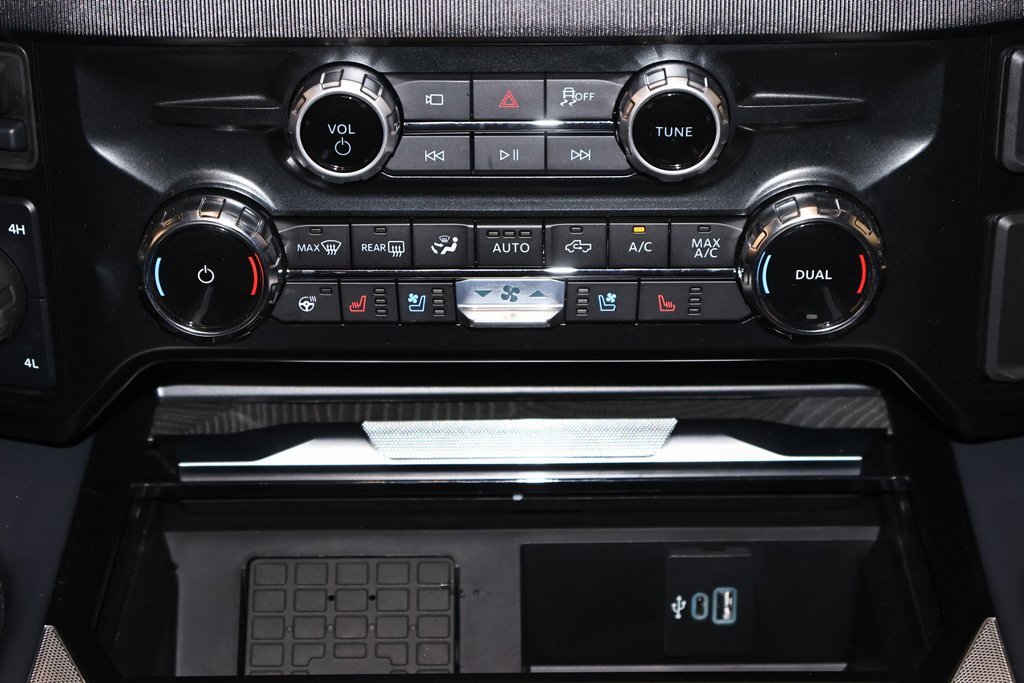 Certified 2025 Ford F450 Platinum w/ FX4 Off-Road Package image 36