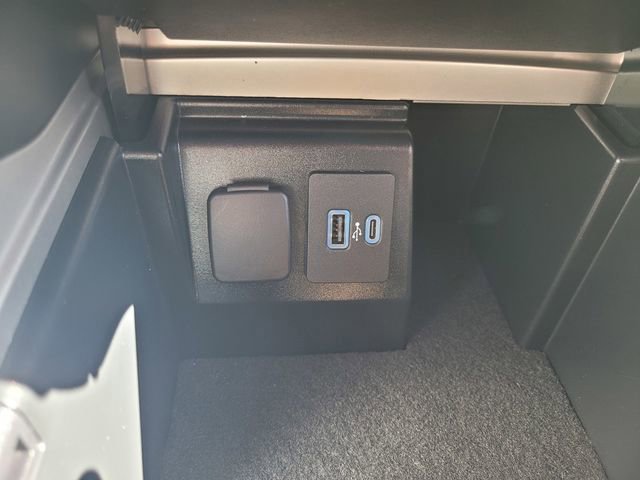 Certified 2022 Ford Explorer XLT image 24