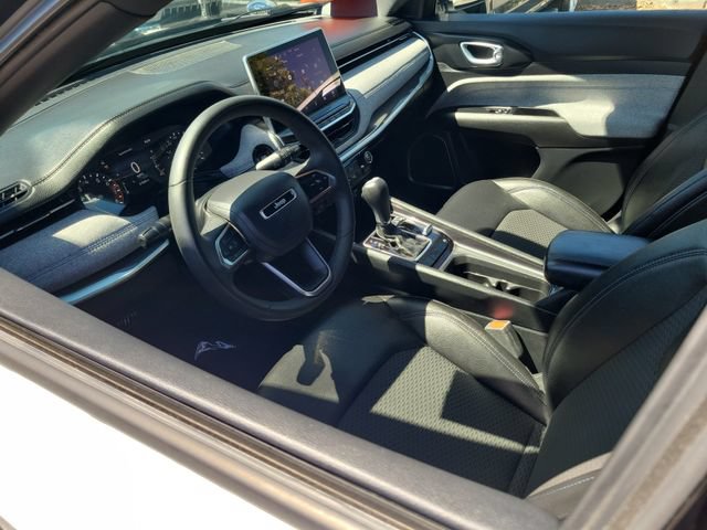 Used 2024 Jeep Compass Latitude AWD/4WD image 3