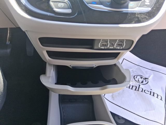 Used 2024 Chrysler Pacifica Touring-L FWD image 22