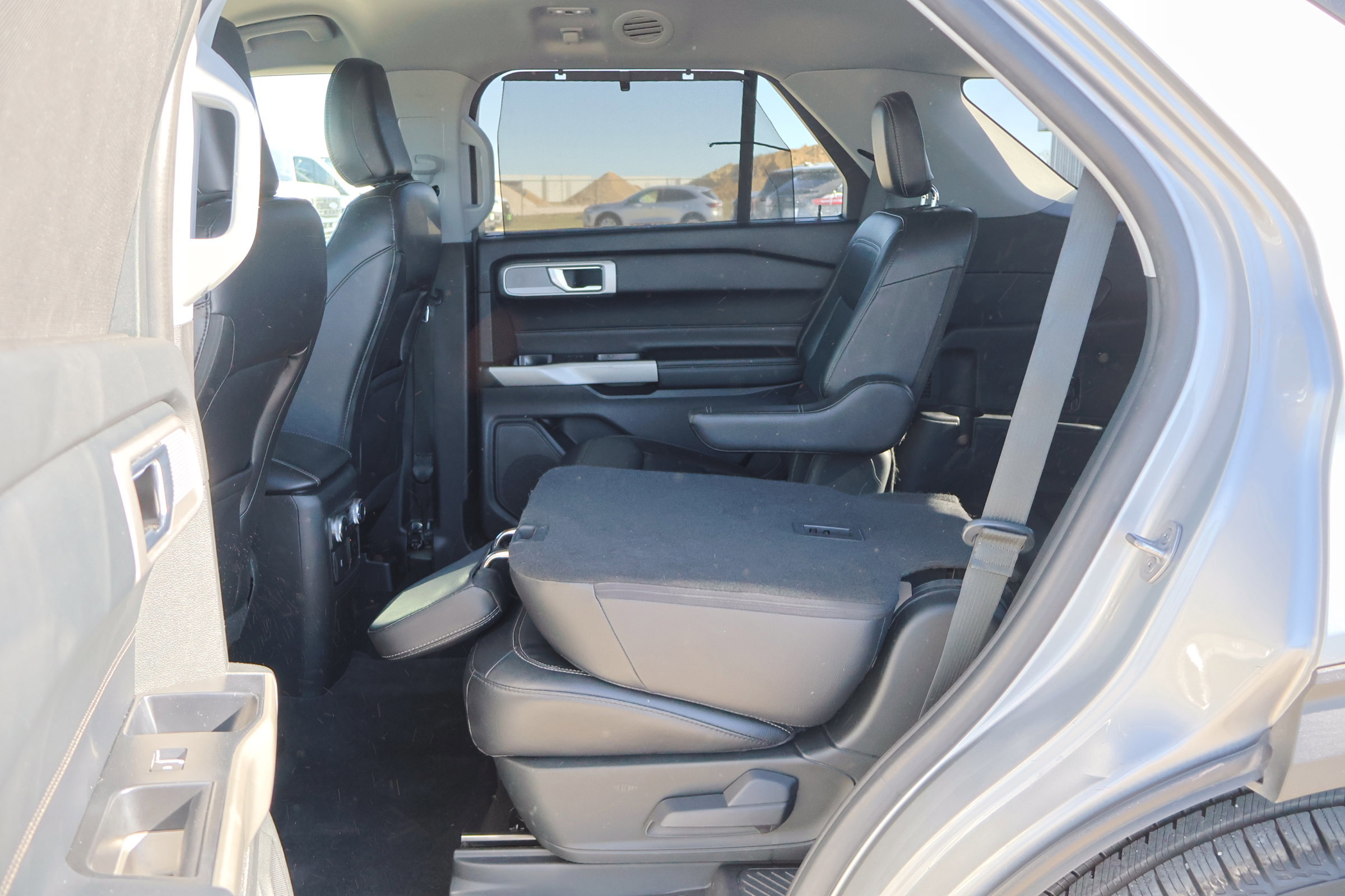 Certified 2022 Ford Explorer Limited w/ Equipment Group 301A image 33