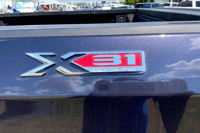 Used 2023 GMC Sierra 1500 SLT w/ SLT Premium Package AWD/4WD image 10