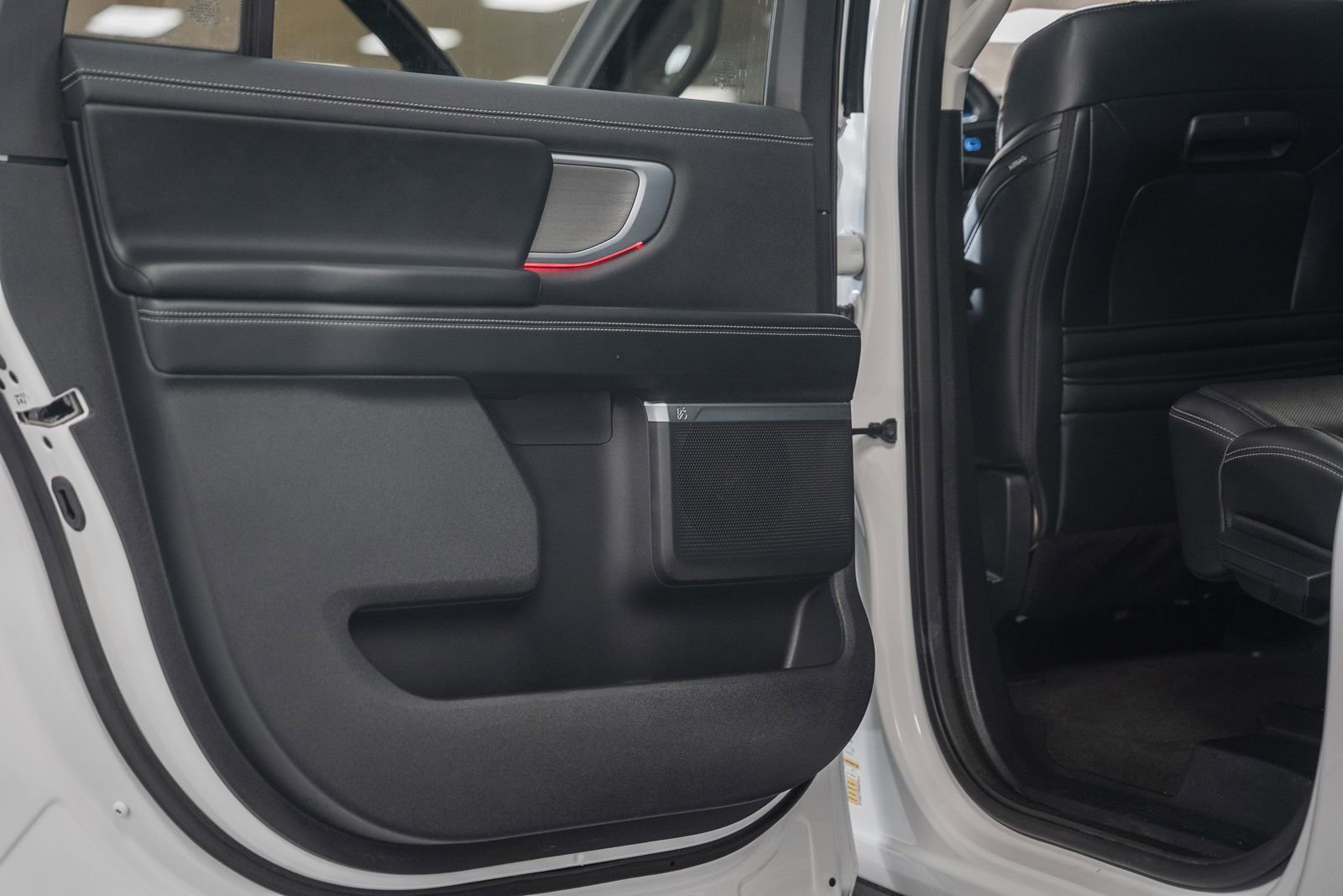 Certified 2025 Ford Expedition Max Platinum image 54