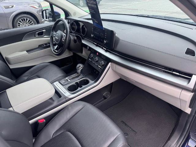 Used 2024 Kia Carnival LX FWD image 25