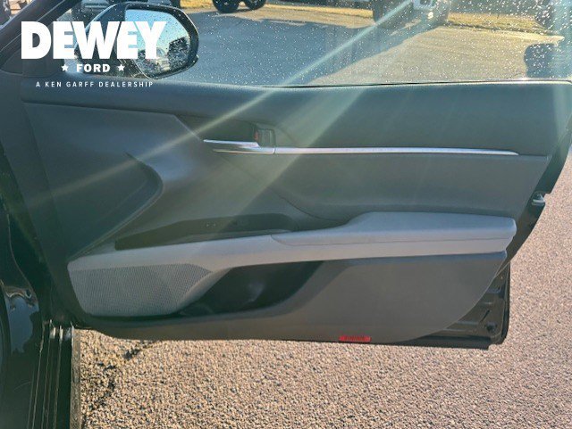 Used 2022 Toyota Camry LE image 28
