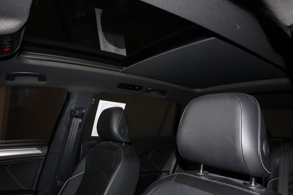 Used 2024 Volkswagen Tiguan SEL R-Line image 33