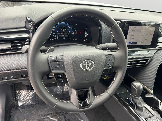 Used 2025 Toyota Camry SE FWD image 16