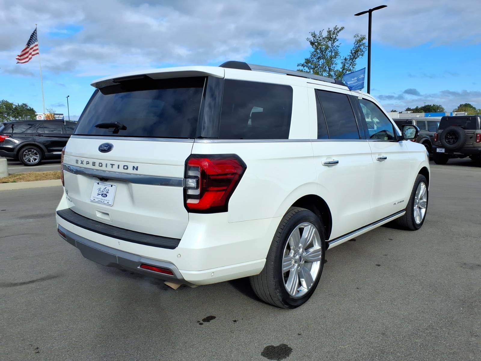 Certified 2024 Ford Expedition Platinum AWD/4WD image 3