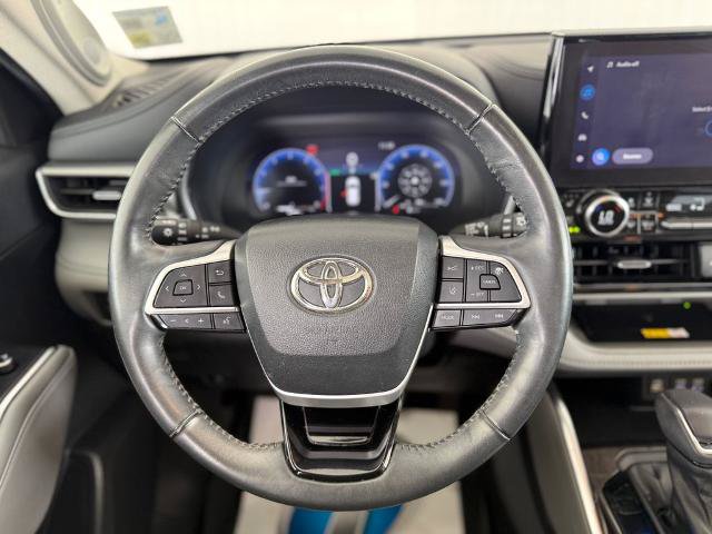 Used 2023 Toyota Highlander Platinum FWD image 18