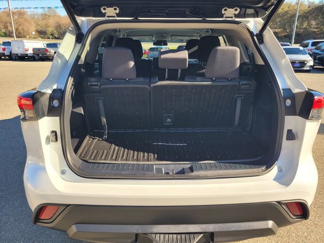 Used 2022 Toyota Highlander LE image 8