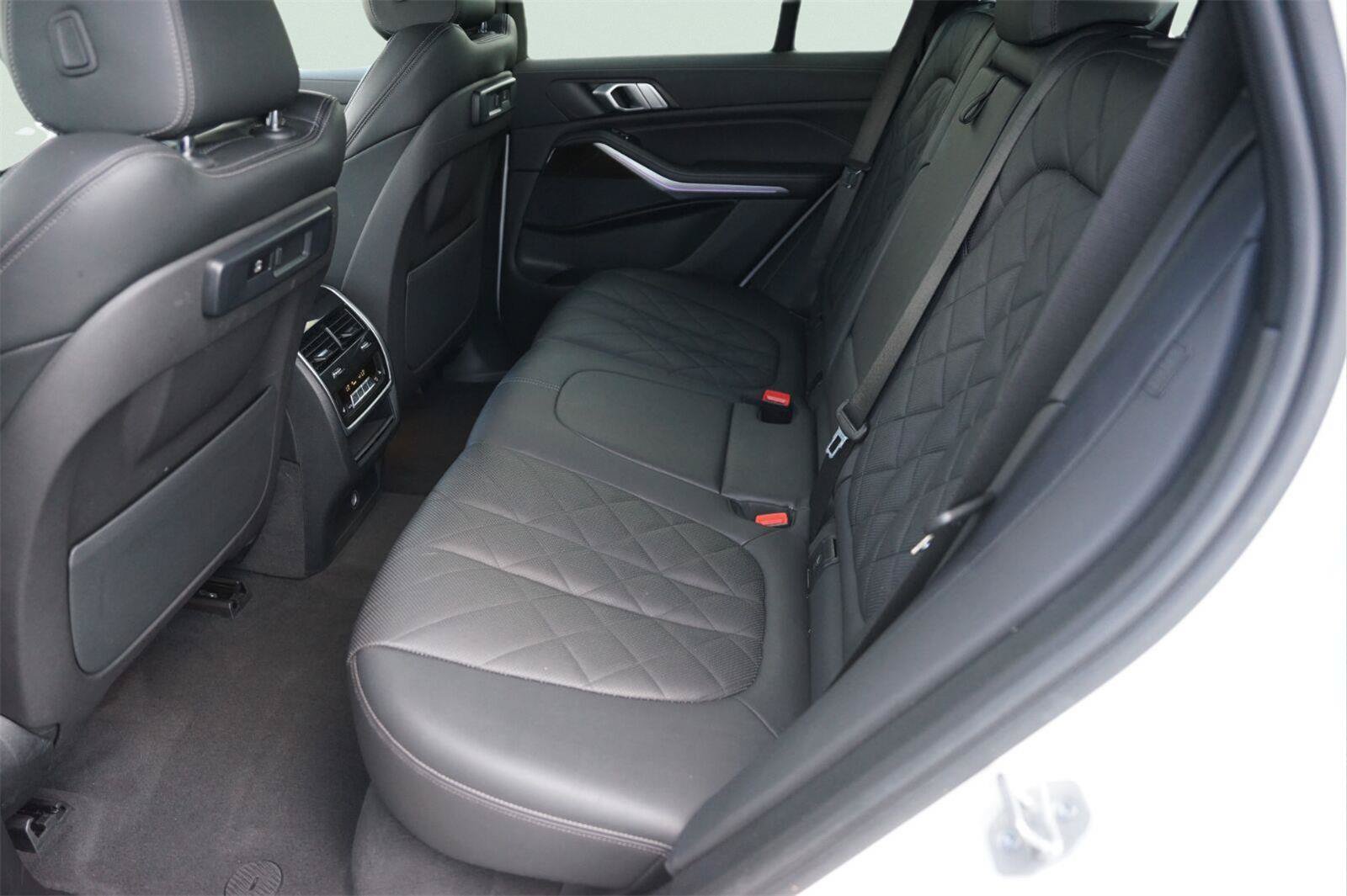 Used 2023 BMW X5 xDrive40i AWD/4WD image 13