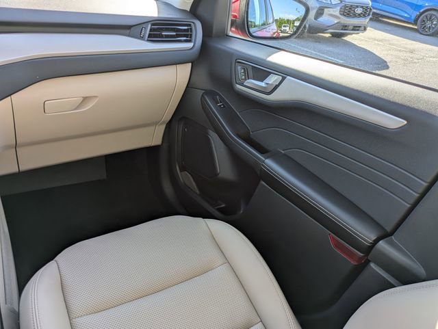 Certified 2022 Ford Escape SEL FWD image 17