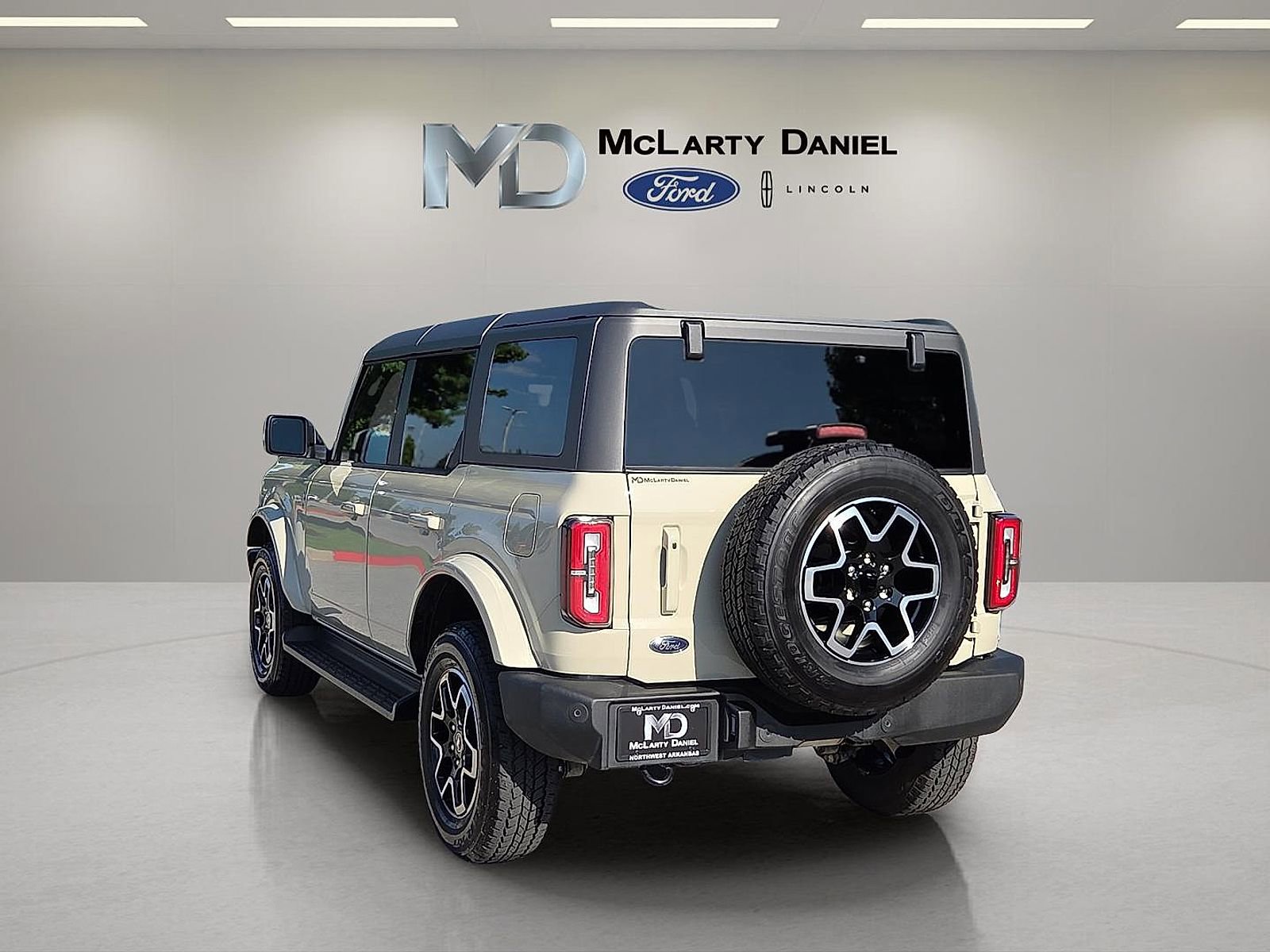 Certified 2025 Ford Bronco Outer Banks AWD/4WD image 4