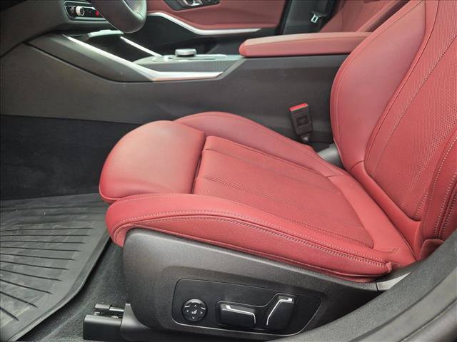 Used 2025 BMW 330i Sedan w/ Premium Package RWD image 17