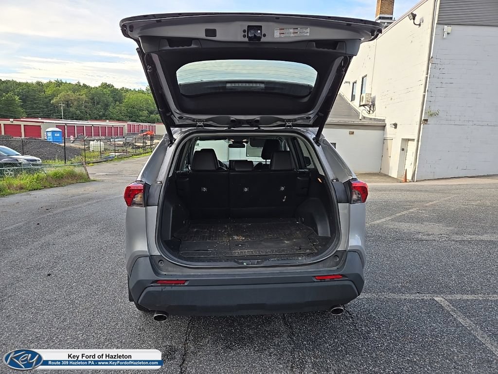 Used 2021 Toyota RAV4 XLE Premium AWD/4WD image 10