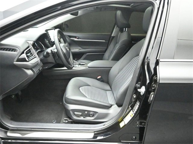 Used 2024 Toyota Camry SE image 10
