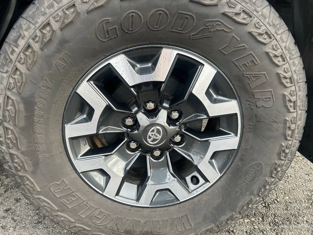 Used 2022 Toyota Tacoma TRD Off-Road image 13