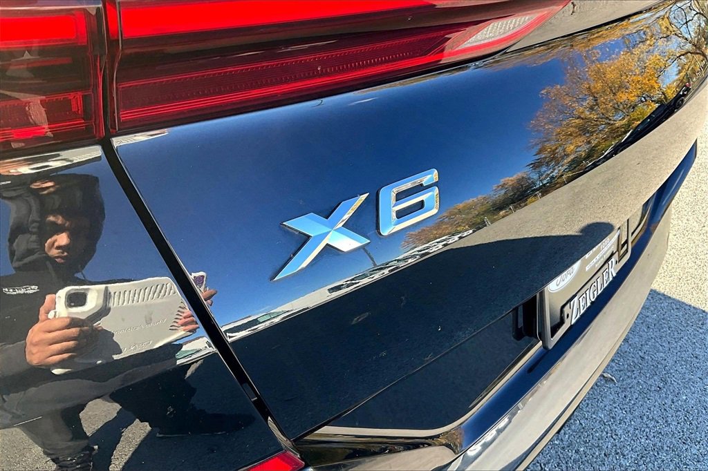 Used 2022 BMW X6 xDrive40i w/ M Sport Package image 8