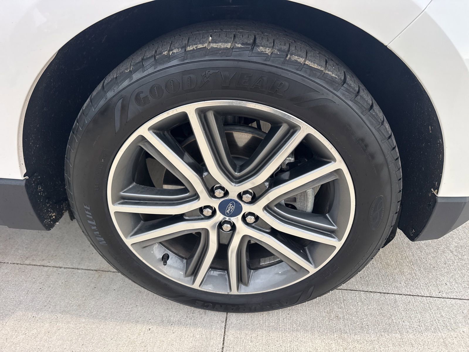 Certified 2019 Ford Edge Titanium w/ Cold Weather Package image 21