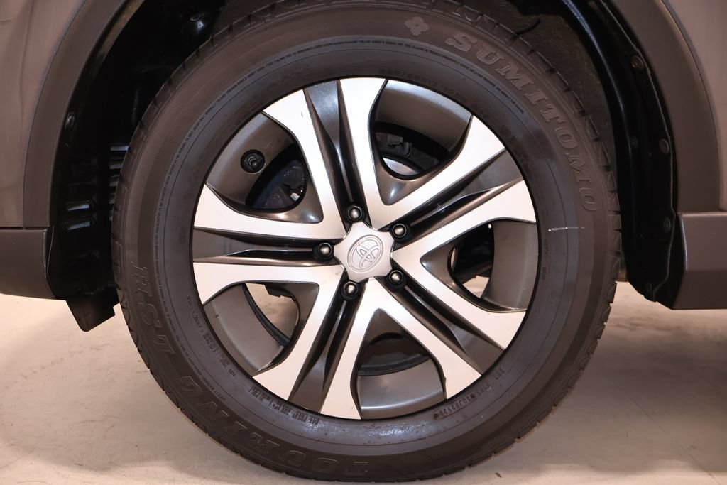 Used 2018 Toyota RAV4 LE w/ Carpet Mat Package AWD/4WD image 30