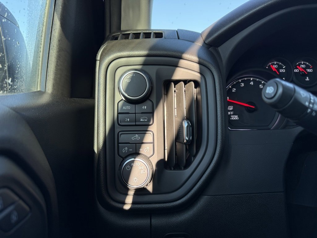 Used 2022 Chevrolet Silverado 1500 Custom image 13