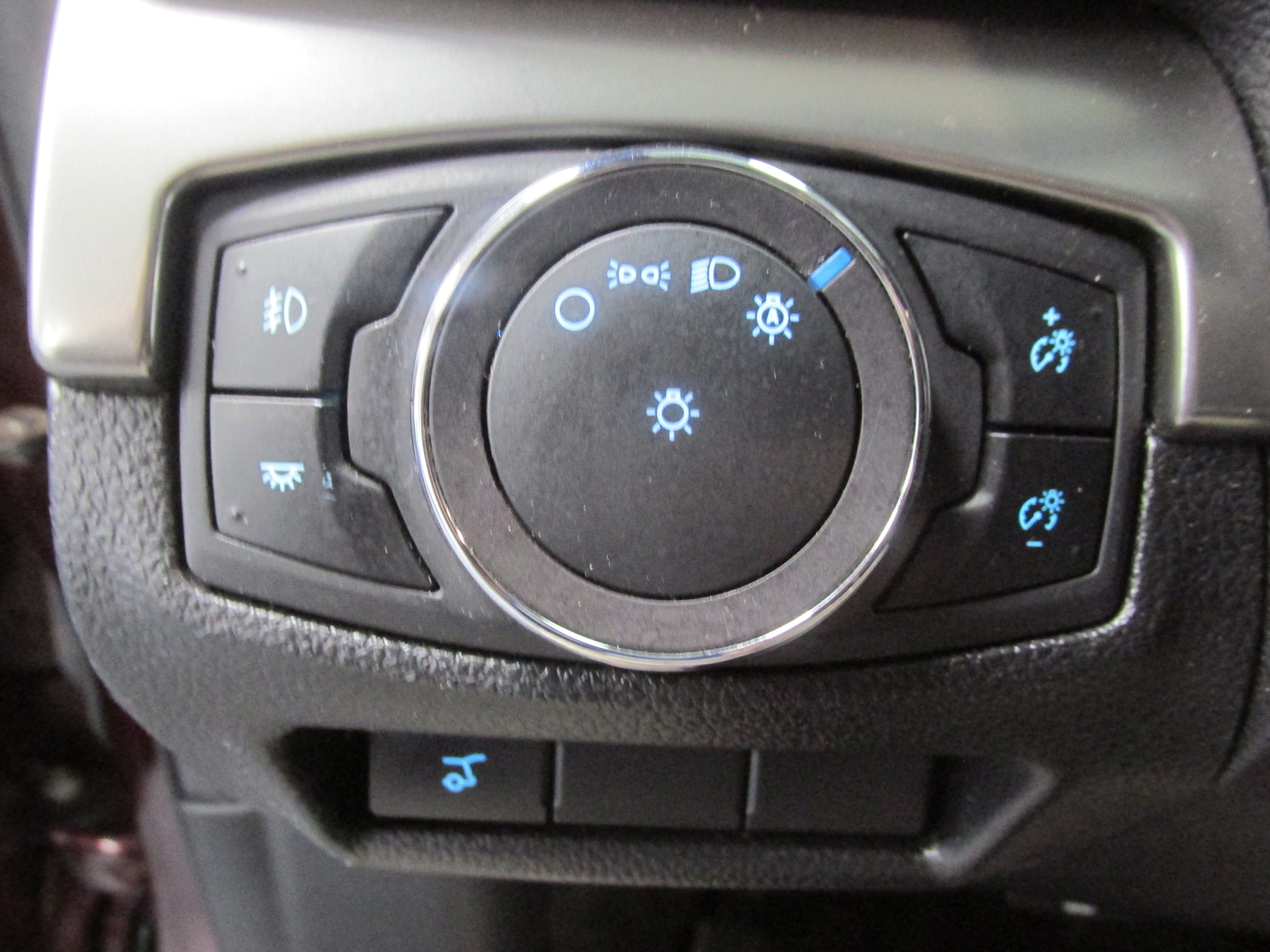 Certified 2019 Ford Explorer XLT w/ Equipment Group 202A image 35