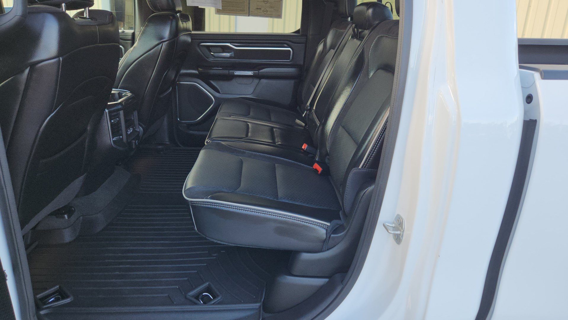 Used 2024 RAM 1500 Laramie AWD/4WD image 20