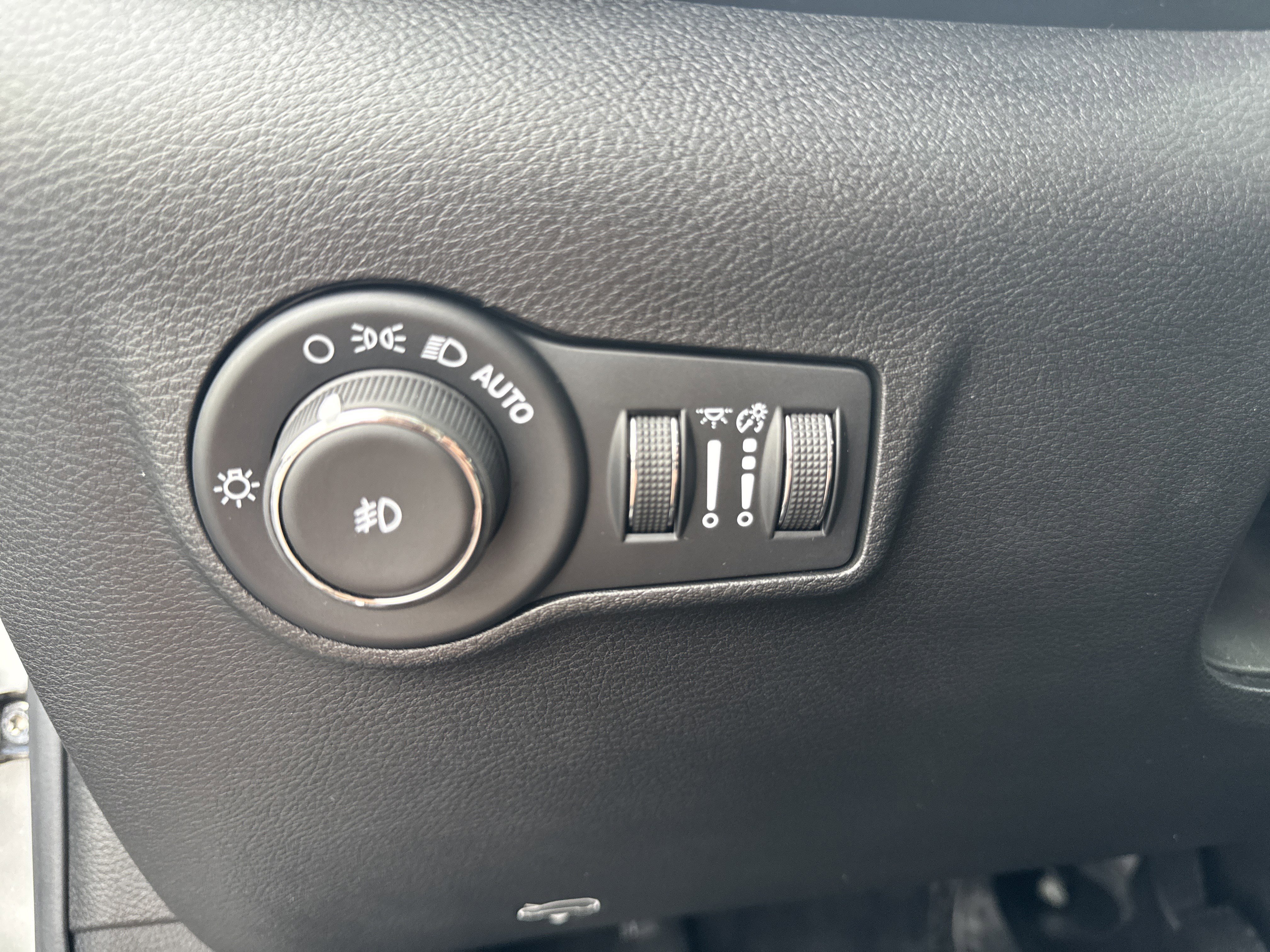 Used 2025 Jeep Compass Limited w/ Sun & Sound Group image 31