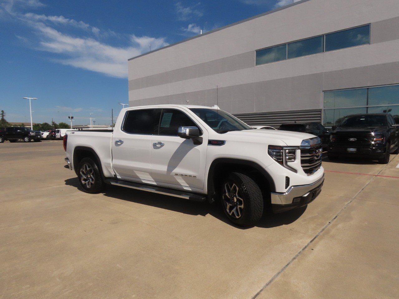 Used 2025 GMC Sierra 1500 SLT w/ SLT Premium Package AWD/4WD image 7