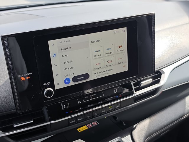Used 2025 Toyota Sienna LE FWD image 26