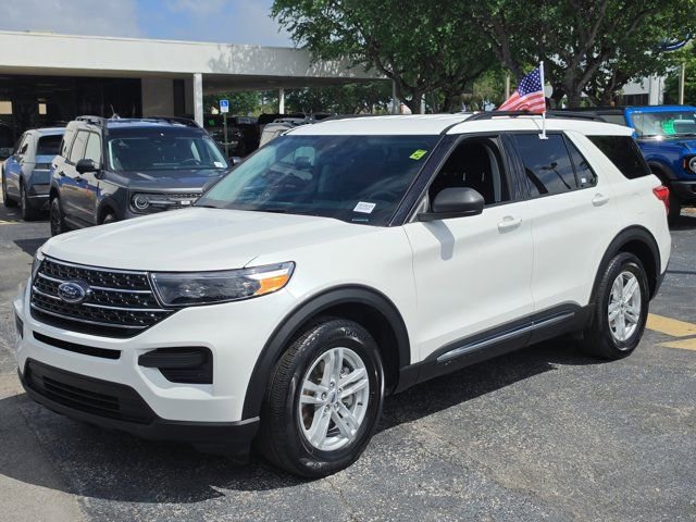Certified 2024 Ford Explorer XLT image 3