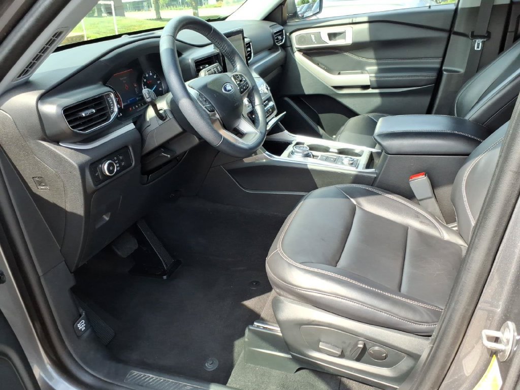 Certified 2023 Ford Explorer XLT w/ Equipment Group 202A AWD/4WD image 10