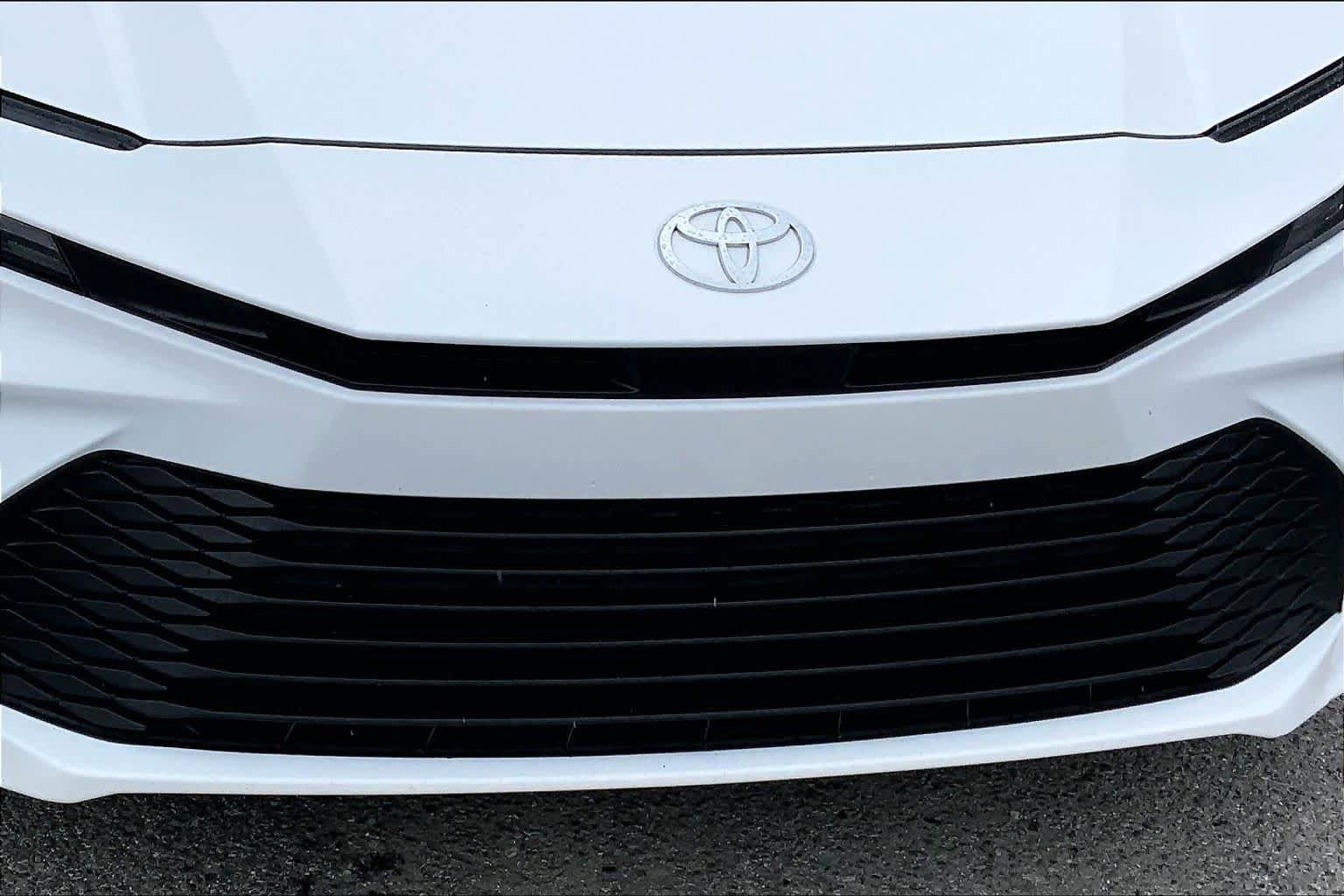 Used 2025 Toyota Camry LE w/ Convenience Package FWD image 28
